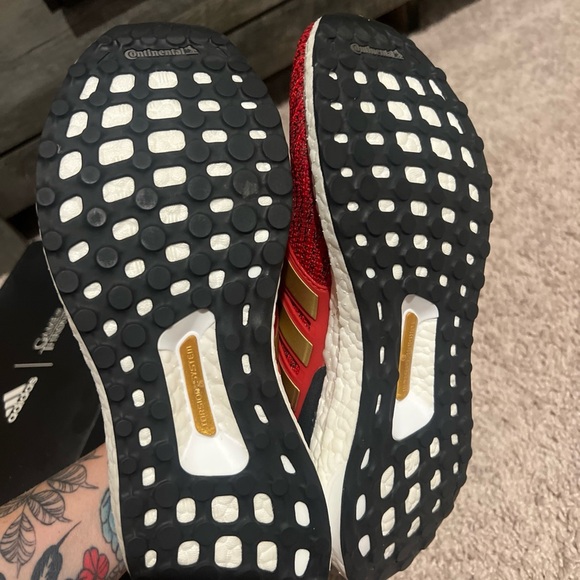 Like new Game of Thrones ultra boost women’s size 8.5 - Picture 6 of 8